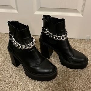 Madden girl chunky heel Kamora Chelsea boot with chain